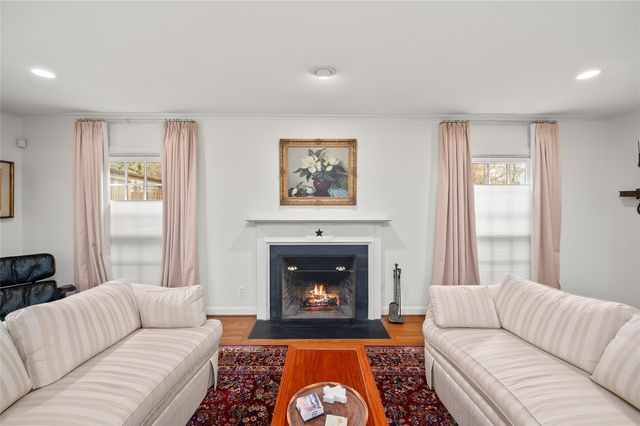 2229 Maroneal Street, Houston, TX 77030