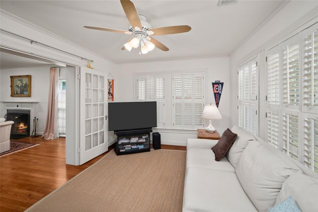 2229 Maroneal Street, Houston, TX 77030