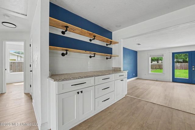 152 Lafayette Circle, Ocean Springs, MS 39564