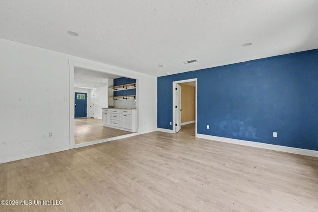 152 Lafayette Circle, Ocean Springs, MS 39564