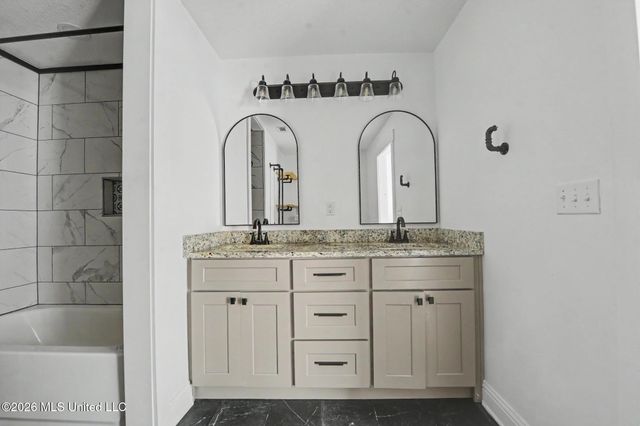 152 Lafayette Circle, Ocean Springs, MS 39564