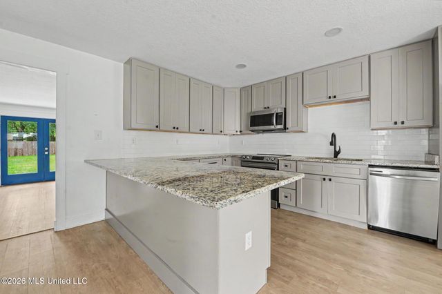 152 Lafayette Circle, Ocean Springs, MS 39564