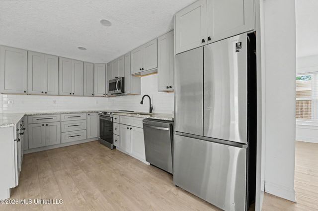 152 Lafayette Circle, Ocean Springs, MS 39564
