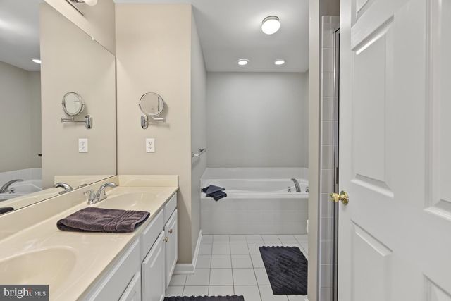319 CHANCELLOR DR, Woodbury, NJ 08096