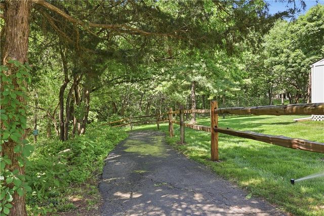 14760 Timber Lane, Bonner Springs, KS 66012