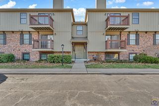 5633 SW Foxcroft S. Cir Unit #207, Topeka, KS 66614
