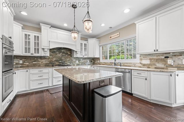 4230 Holly Lane, Oakland, MI 48306