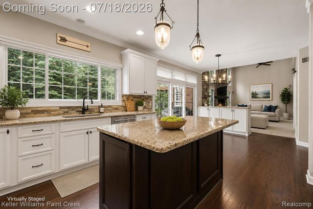4230 Holly Lane, Oakland, MI 48306