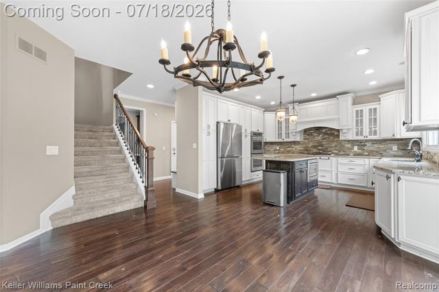 4230 Holly Lane, Oakland, MI 48306