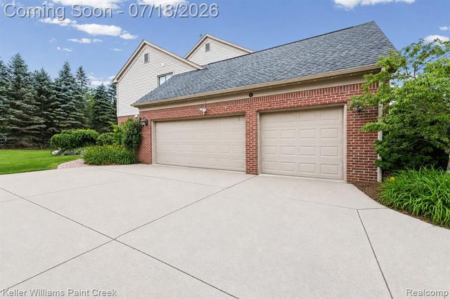 4230 Holly Lane, Oakland, MI 48306