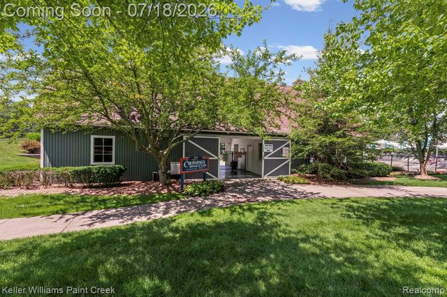 4230 Holly Lane, Oakland, MI 48306