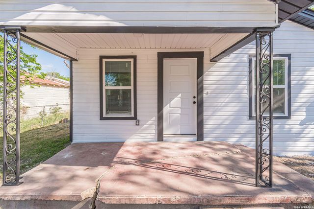 524 Avenue B, Seguin, TX 78155