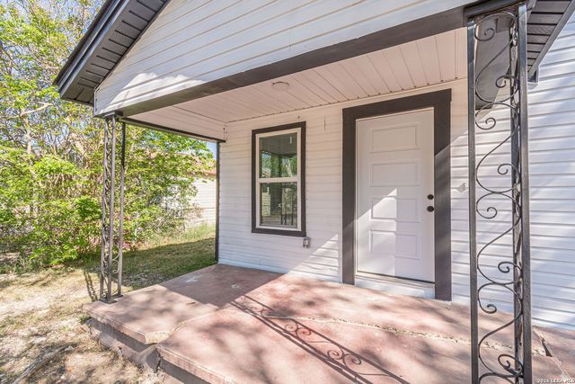 524 Avenue B, Seguin, TX 78155