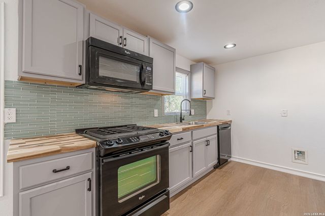 524 Avenue B, Seguin, TX 78155