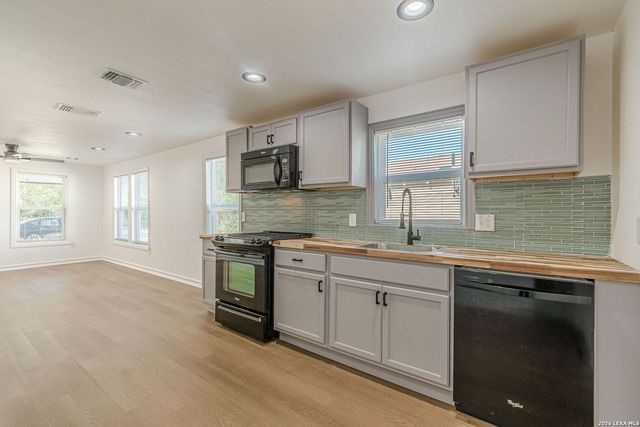 524 Avenue B, Seguin, TX 78155