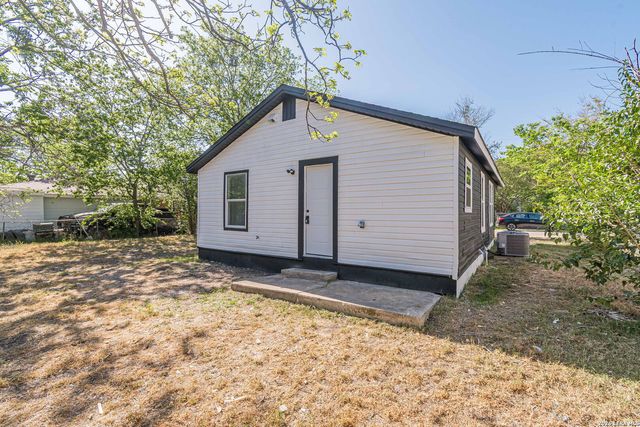 524 Avenue B, Seguin, TX 78155
