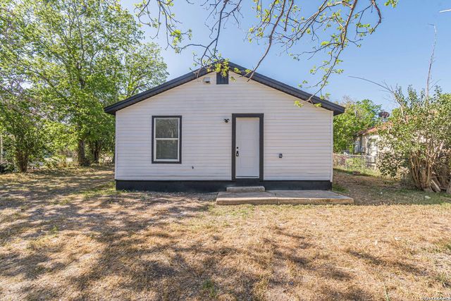 524 Avenue B, Seguin, TX 78155
