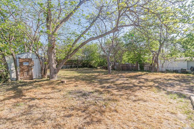 524 Avenue B, Seguin, TX 78155