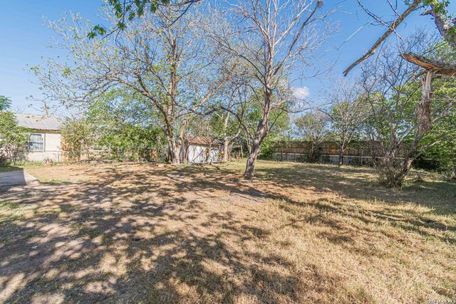 524 Avenue B, Seguin, TX 78155
