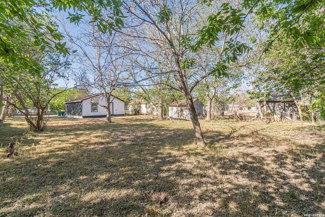 524 Avenue B, Seguin, TX 78155