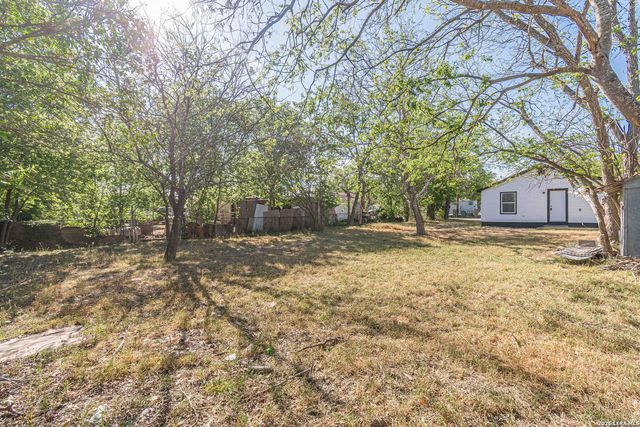 524 Avenue B, Seguin, TX 78155