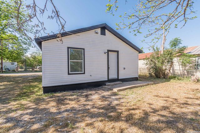 524 Avenue B, Seguin, TX 78155