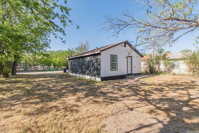 524 Avenue B, Seguin, TX 78155