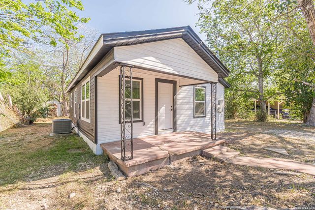 524 Avenue B, Seguin, TX 78155