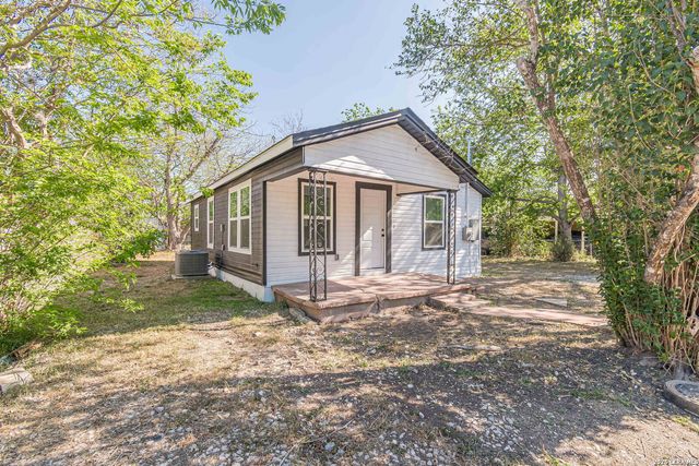 524 Avenue B, Seguin, TX 78155