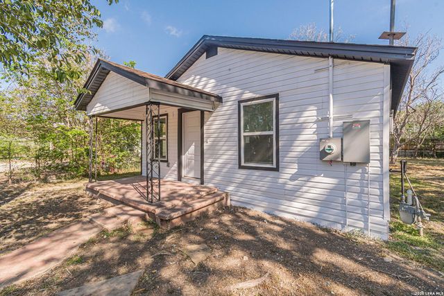 524 Avenue B, Seguin, TX 78155