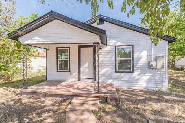 524 Avenue B, Seguin, TX 78155