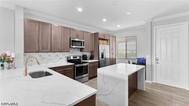 9727 Acqua CT 444, Naples, FL 34113