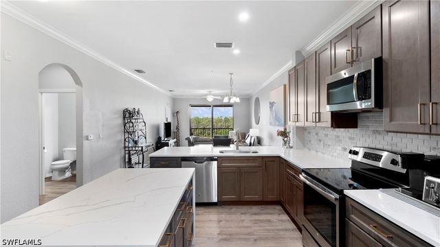 9727 Acqua CT 444, Naples, FL 34113