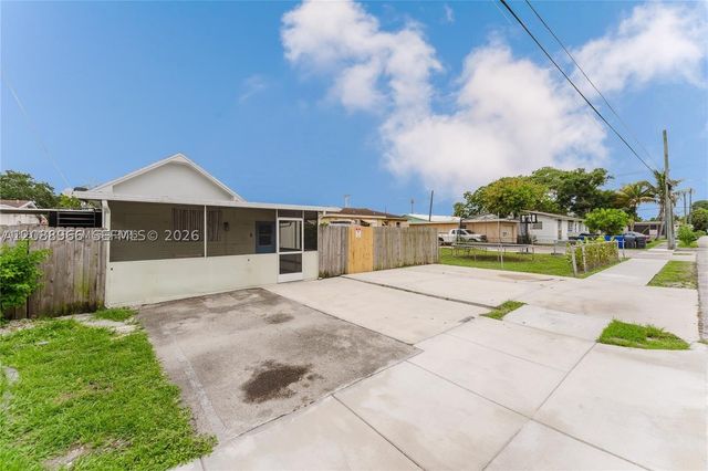 5737 Grant St 1, Hollywood, FL 33021