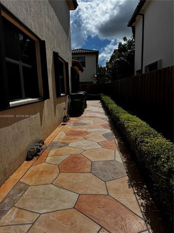 595 SE 33rd Ter, Homestead, FL 33033