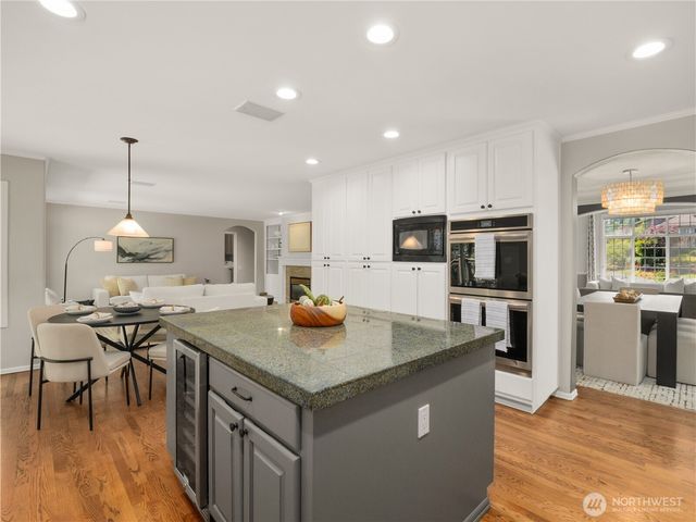23420 SE 28th Court, Sammamish, WA 98075