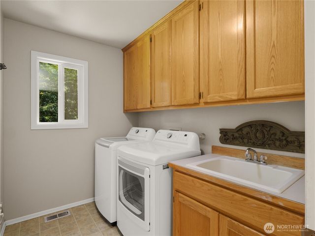 23420 SE 28th Court, Sammamish, WA 98075