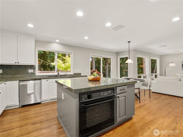 23420 SE 28th Court, Sammamish, WA 98075