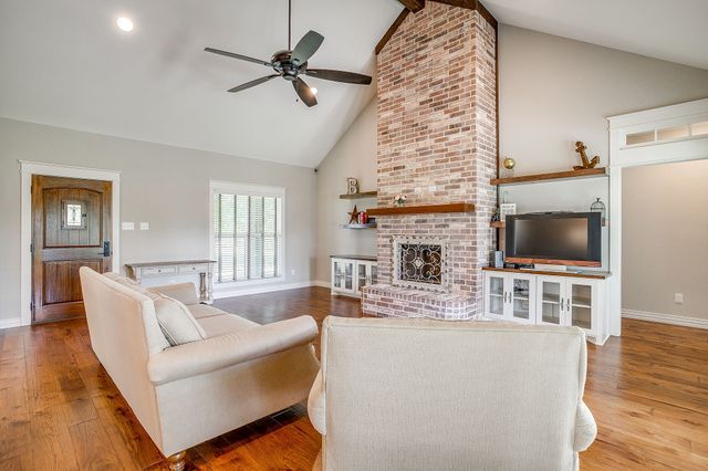 1621 County Road 1123, Godley, TX 76044