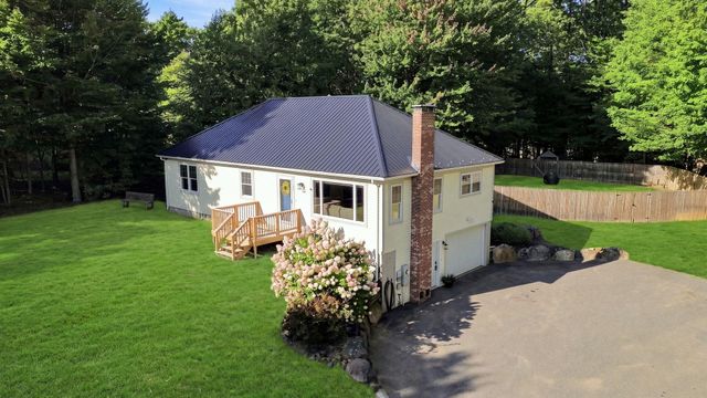 25 Ridgewood Drive, Gilmanton, NH 03237