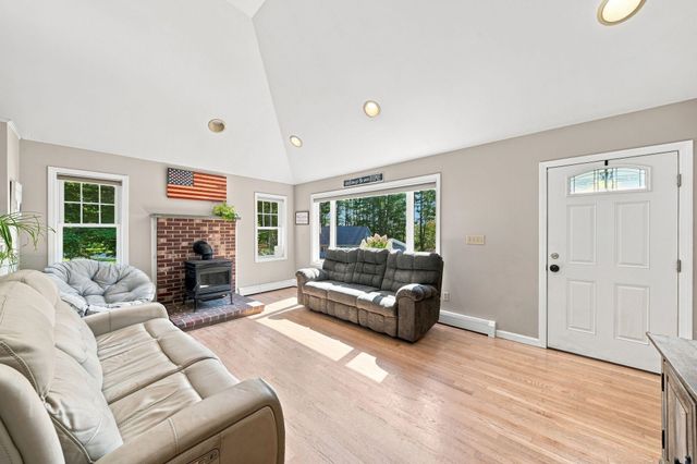 25 Ridgewood Drive, Gilmanton, NH 03237