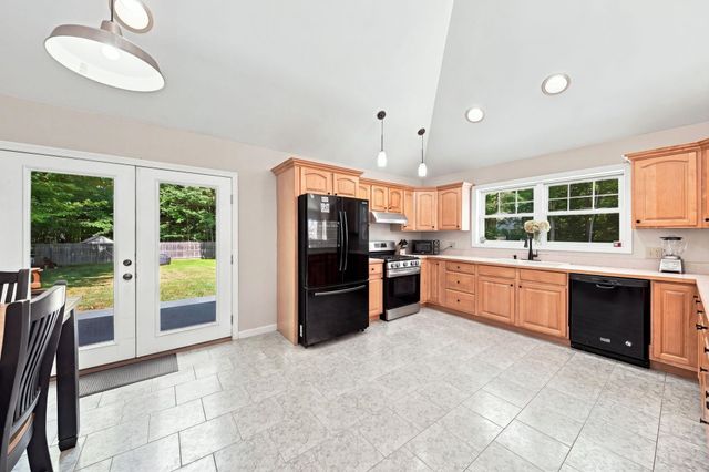 25 Ridgewood Drive, Gilmanton, NH 03237