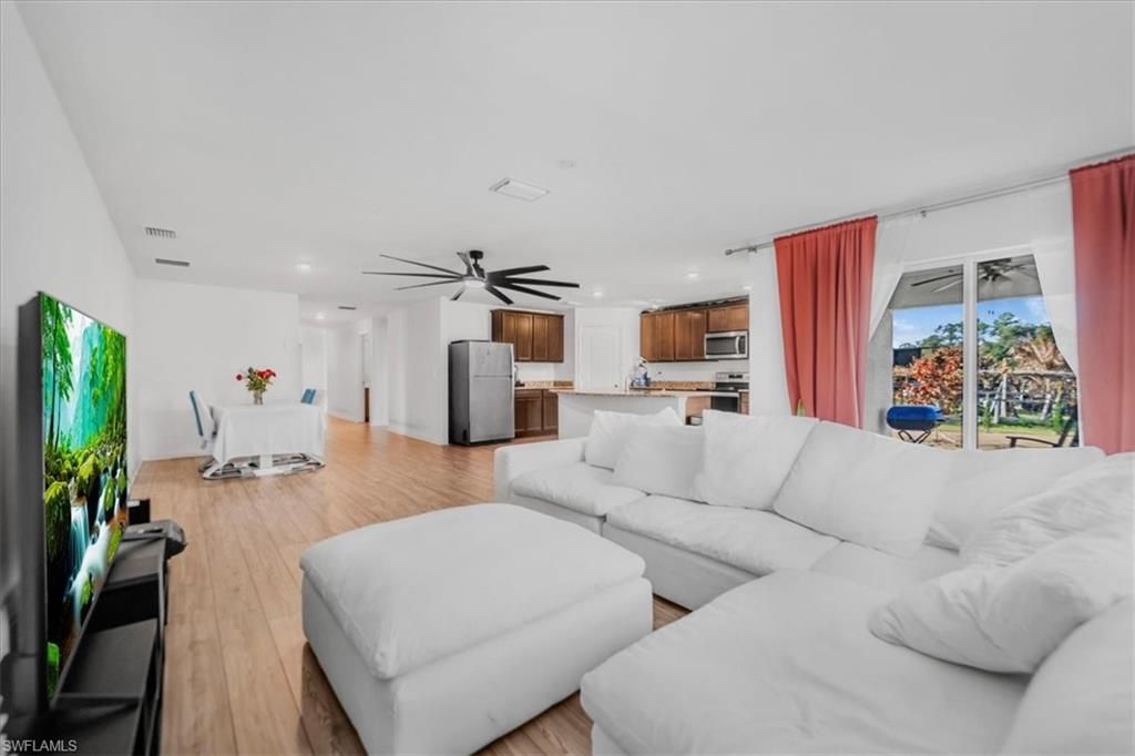 828 Youngreen DR, FORT MYERS, FL 33913 — photo 3