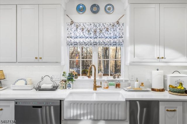 6 Malibu Dr, Sparta Twp., NJ 07871