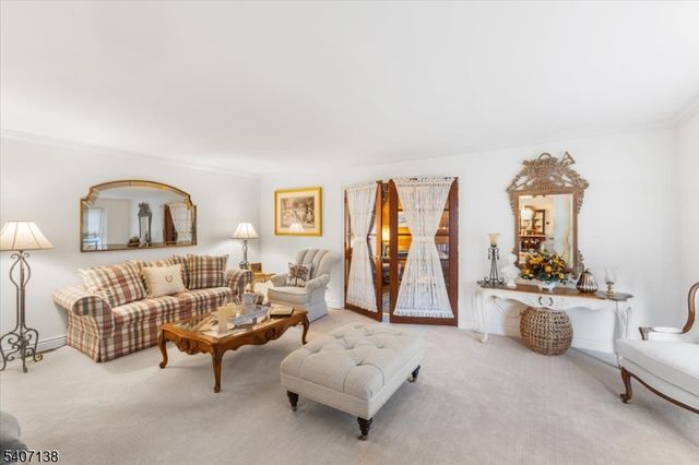 6 Malibu Dr, Sparta Twp., NJ 07871