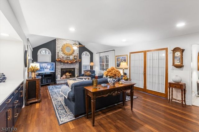 6 Malibu Dr, Sparta Twp., NJ 07871