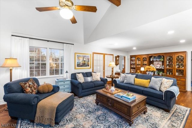 6 Malibu Dr, Sparta Twp., NJ 07871