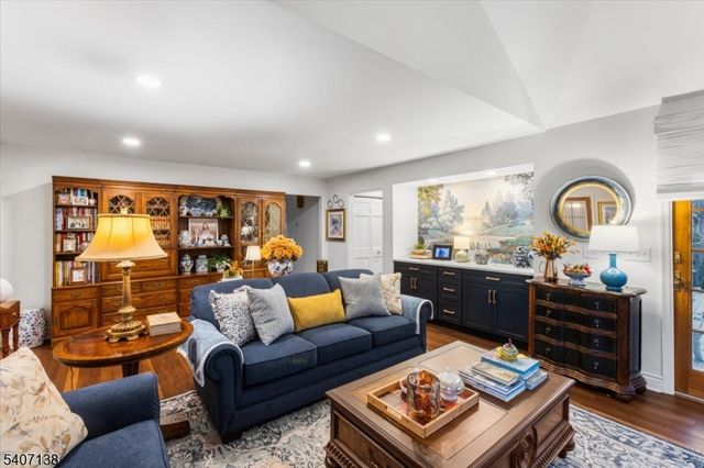 6 Malibu Dr, Sparta Twp., NJ 07871