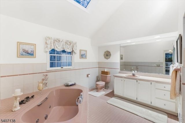 6 Malibu Dr, Sparta Twp., NJ 07871