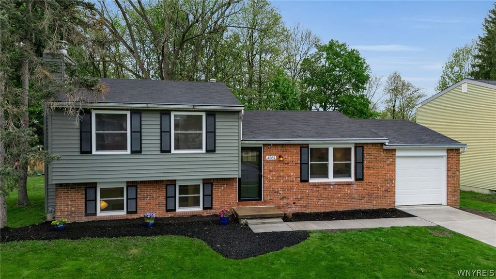 4584 Buckingham Lane, Hamburg, NY 14075